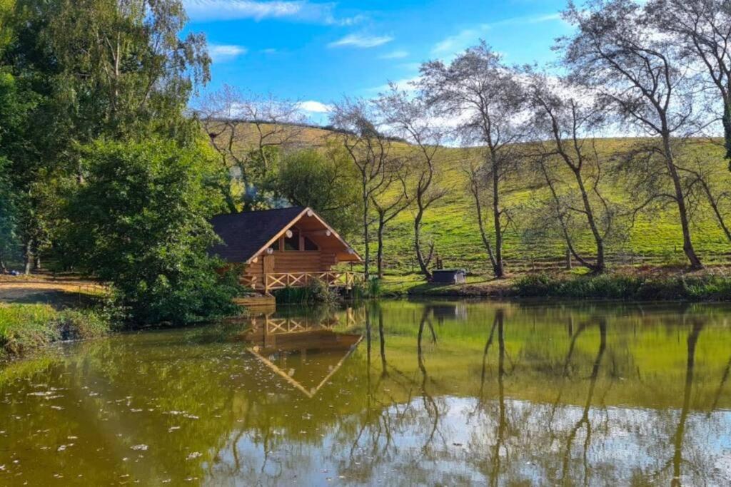 Log Cabin/Hot Tub On Private Lake Jurassic Coast Bridport Exterior foto