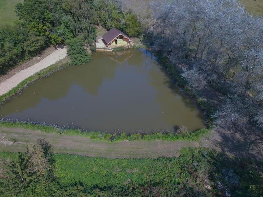 Log Cabin/Hot Tub On Private Lake Jurassic Coast Bridport Exterior foto